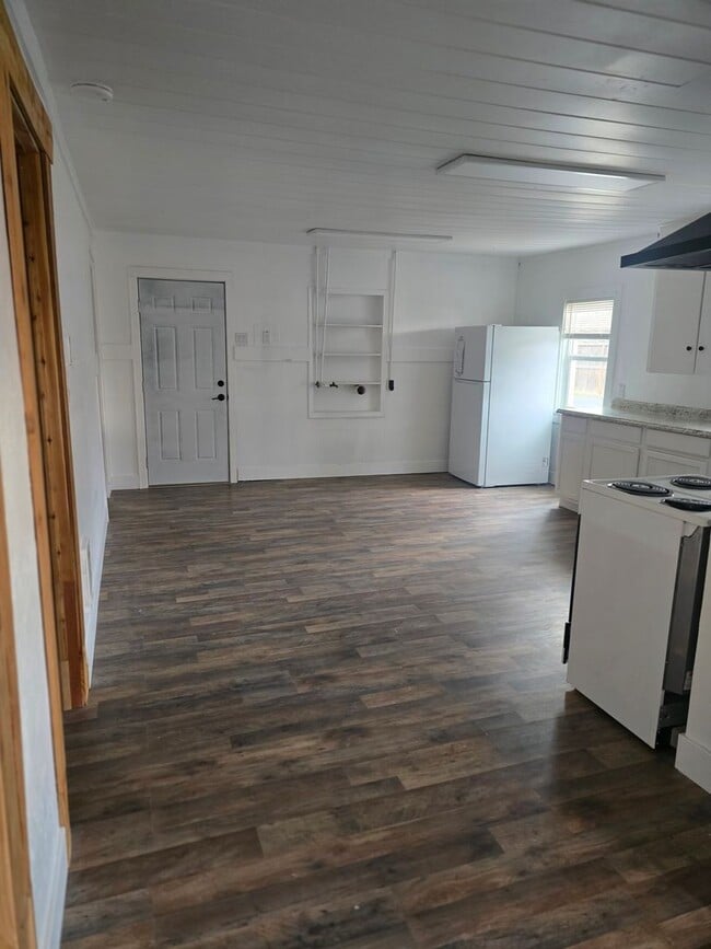 Building Photo - 17th St Duplex/Ariserem011