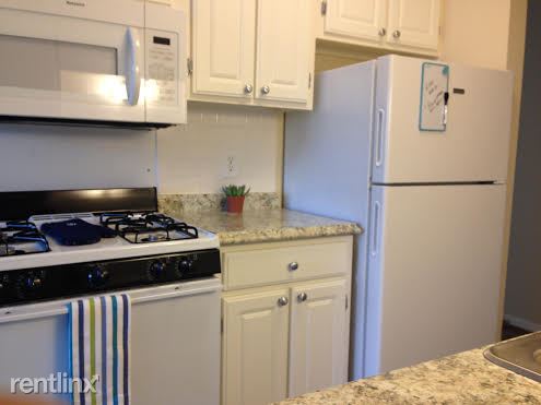 Building Photo - 1290 Circle Dr