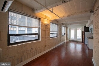 Building Photo - 1501 Locust St