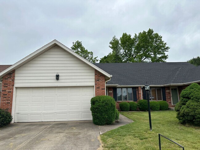 Building Photo - South Springfield beautiful large duplex h...