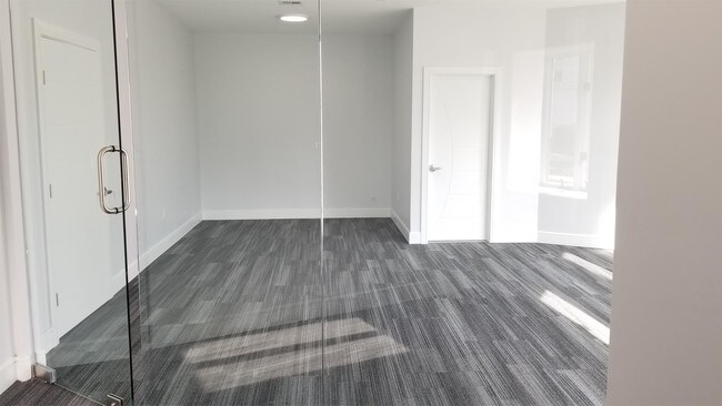 Foto del edificio - 421 Old Bridge Turnpike