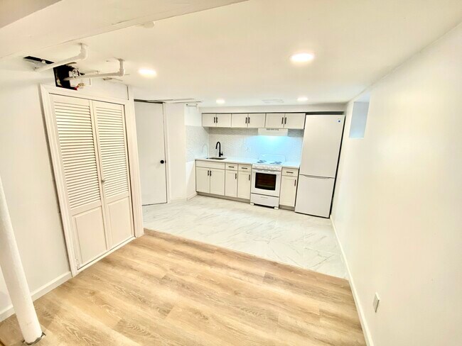 Foto del edificio - 22402 Braddock Ave