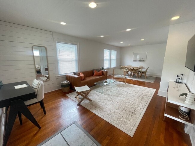 Building Photo - Adorable 4 bedroom home on the NW side of ...