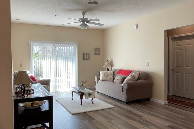 Foto del edificio - 2275 Golden Lake Loop