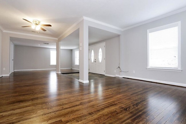 Building Photo - 6621 Westview Dr