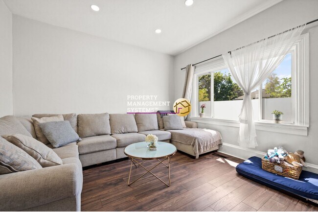 Foto del edificio - 3 Bedroom Salt Lake Bungalow For Rent