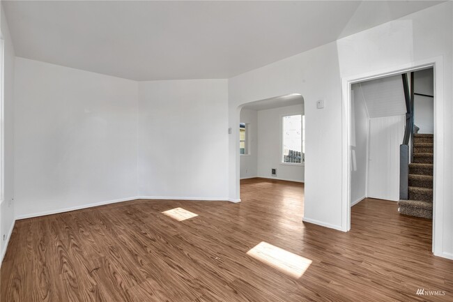 Foto del edificio - 406 W 1st St