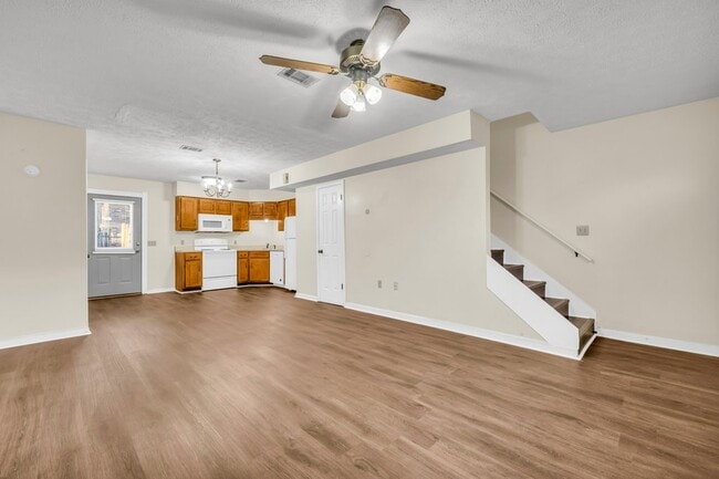 Building Photo - 450 W Broad St