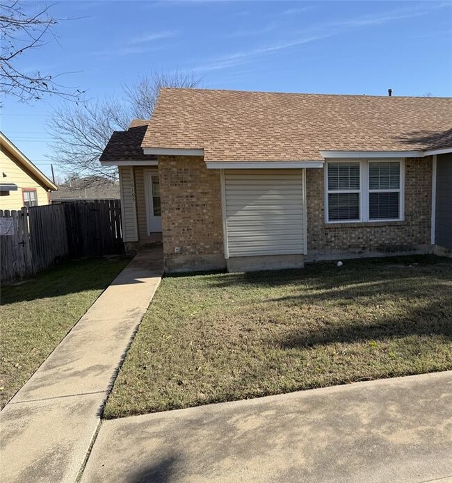 Foto del edificio - 16105 Fitchburg Cir