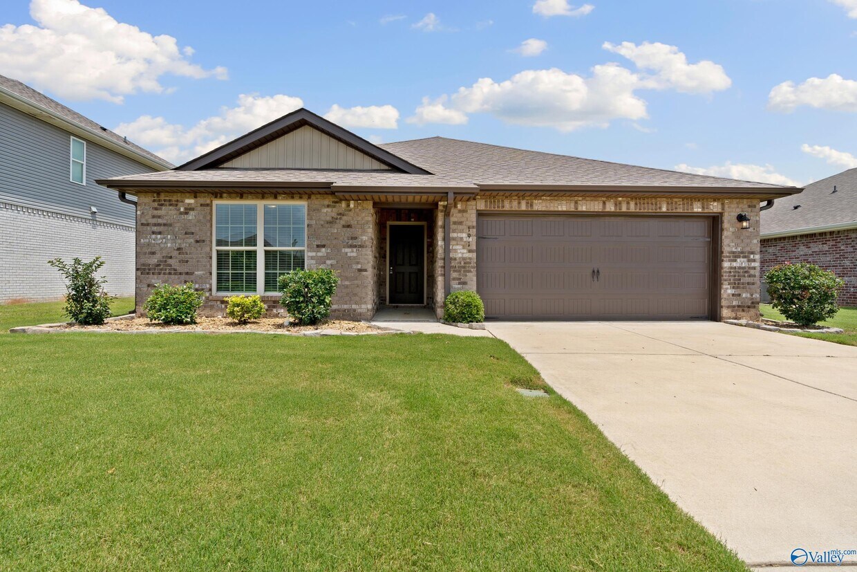 Foto principal - 191 Cherry Laurel Dr