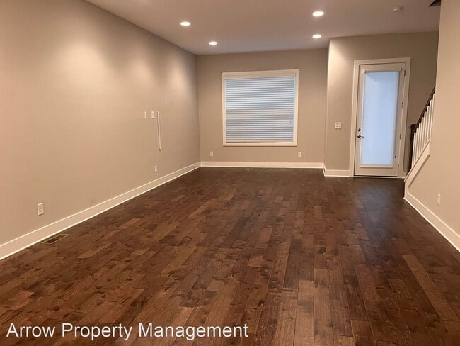 Building Photo - 3 br, 3.5 bath House - 689 Vernon Ave