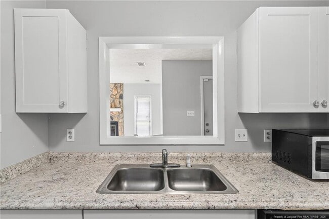 Building Photo - 920 Inglewood Ln
