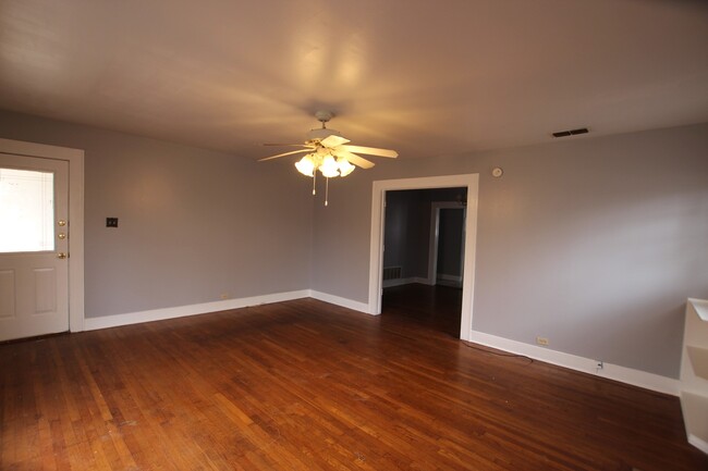 Foto del edificio - Oversized 3 bedroom and 2 bath in Tyler!!