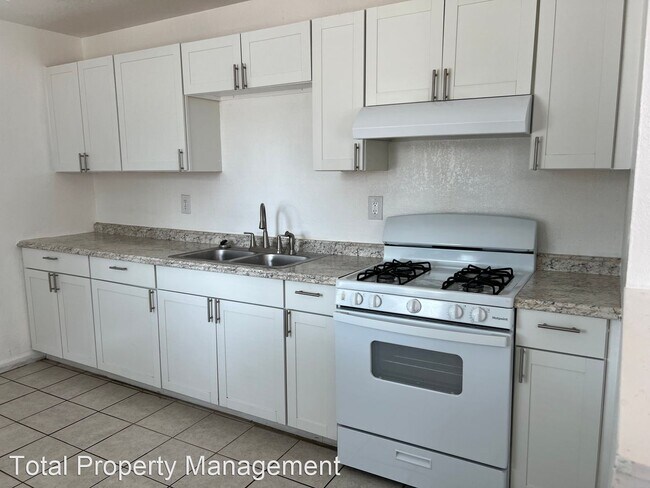 Building Photo - 2 br, 1 bath House - 310 W. Sweet Ave.