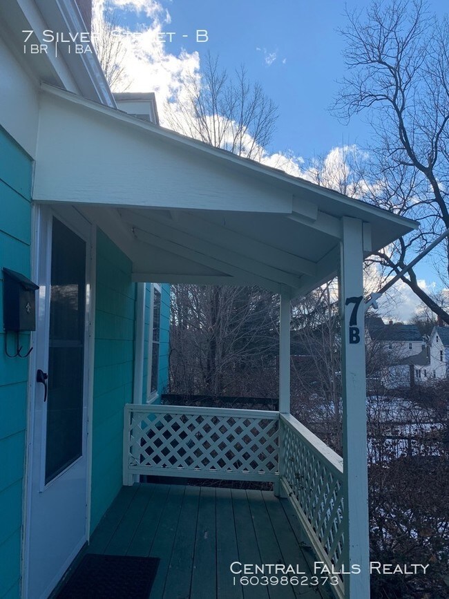 Building Photo - Walk to Downtown Somersworth!