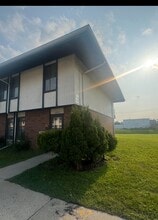 Building Photo - 3912 S Sunset Dr
