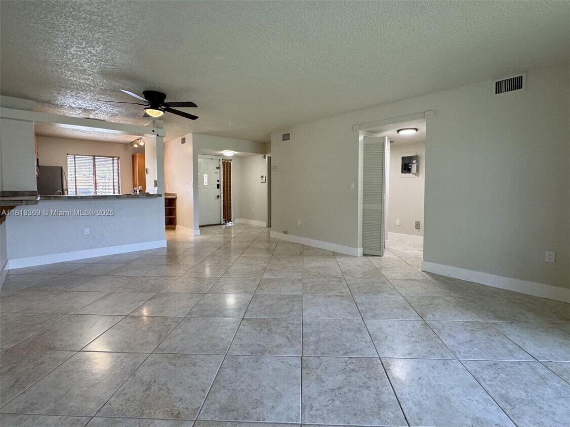 Foto principal - 8211 NW 191st St