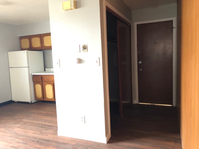 Building Photo - 1913 W 1st St