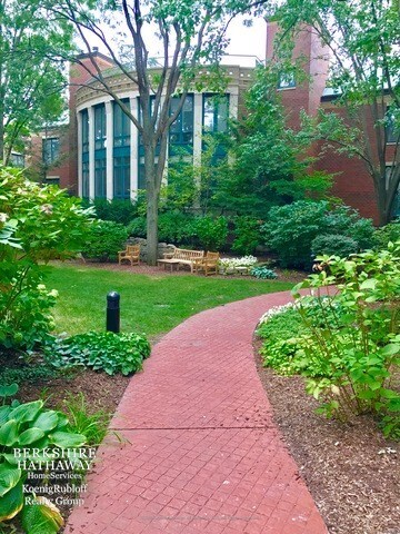 Building Photo - 1606 N Mohawk St