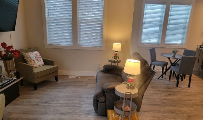 Foto del edificio - 1550 N Western Ave