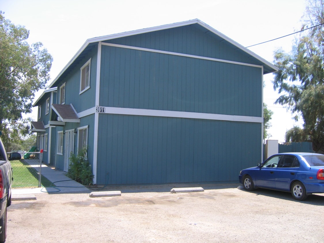 Primary Photo - 3911 Oregon St