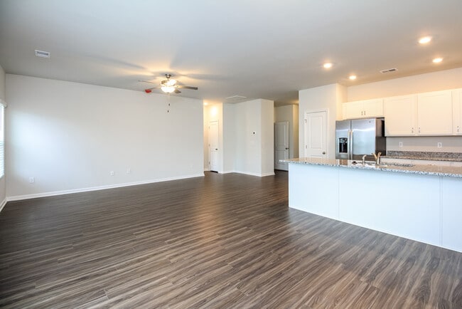 Building Photo - 176 Dorian Lp