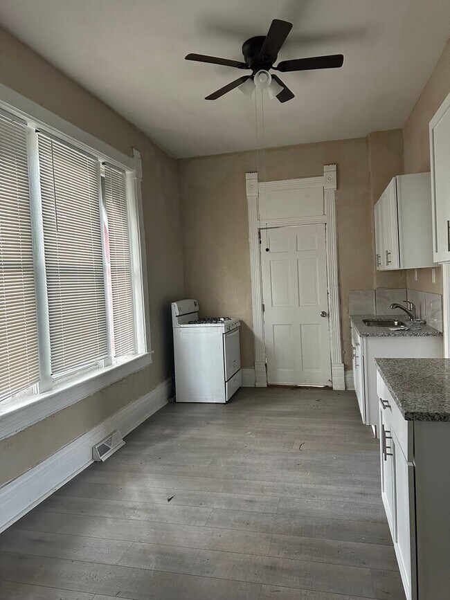 Foto del edificio - 814 Elmwood Ave