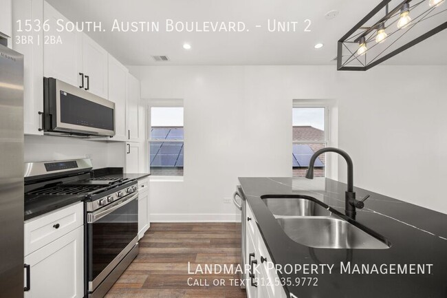 Building Photo - 1536 S Austin Blvd