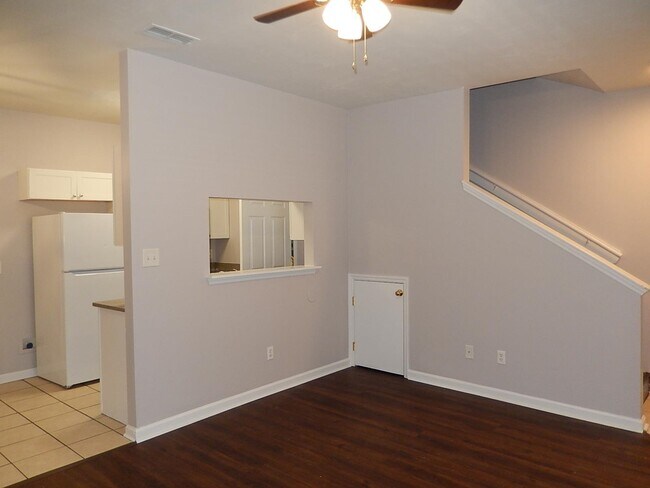 Building Photo - 3100 Dian Rd