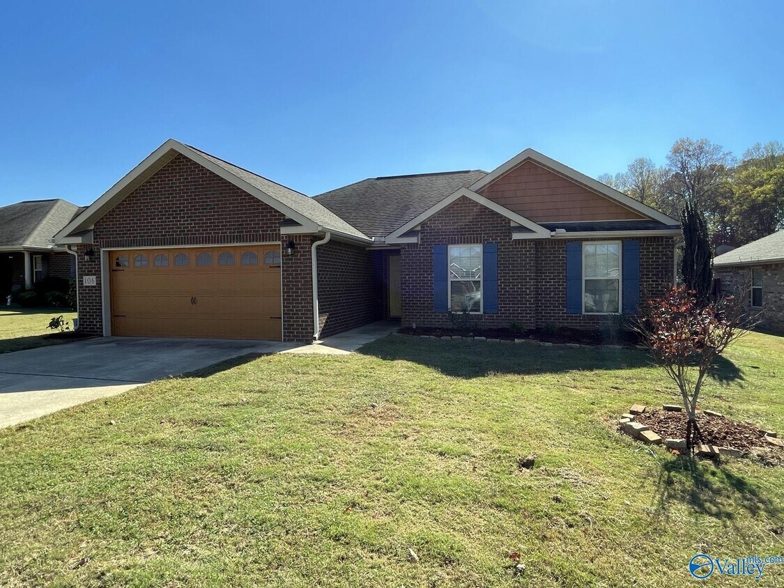 Primary Photo - 106 Summerset Ln