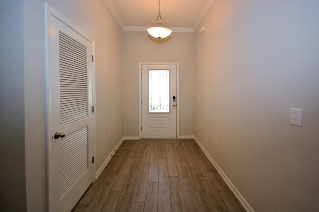 Building Photo - 424 Glasgow Dr