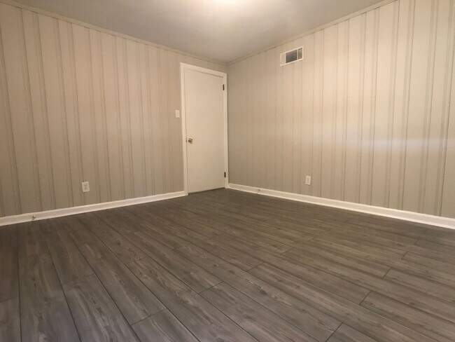 Foto del edificio - Spacious 3 Bed 1.5 Bath Home Near Hunter & Armstrong – No Deposit Special!