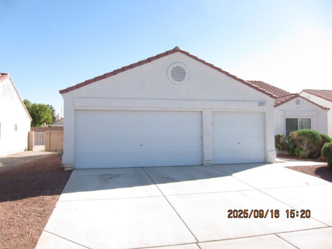 Foto principal - Beautiful 4 Bedroom Single Story House w/ ...