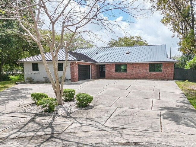 Foto del edificio - 9620 NW 26th Ct