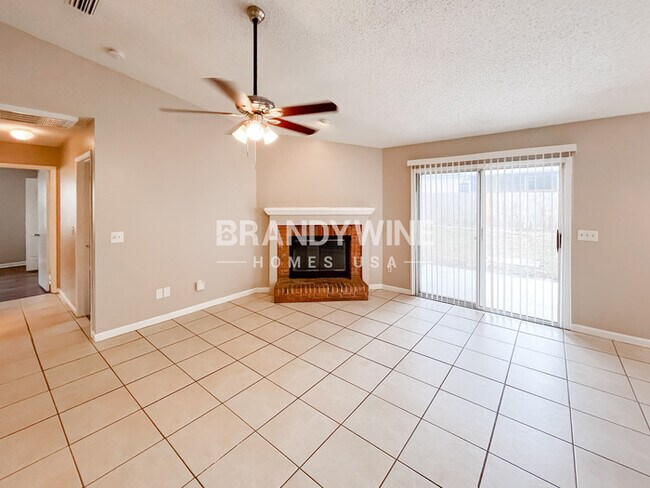 Foto del edificio - 8055 International Village Dr