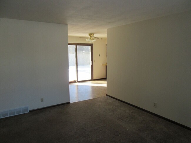 Building Photo - 254