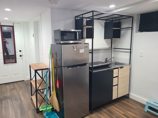 Foto del edificio - 2539 Hubbard St