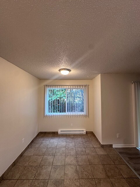 Foto del edificio - Charming Downstairs 2-Bed Oasis with Full Bath on SE Division - 836 Sq. Ft. of Portland Comfort!