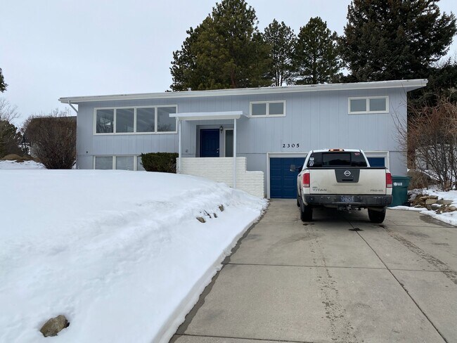 Foto del edificio - 2305 Fairway Dr