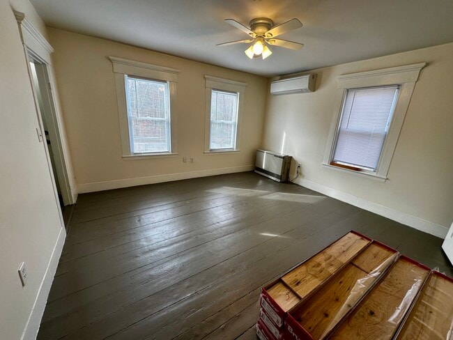 Living - 44 Kansas Rd