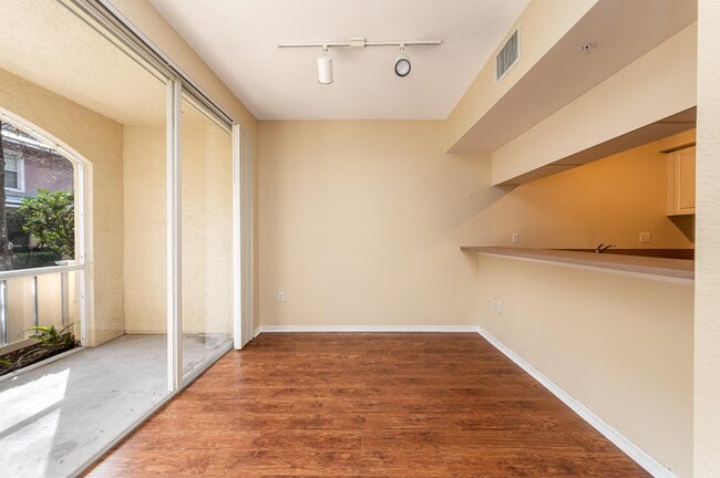 Building Photo - 6520 W Sample Rd