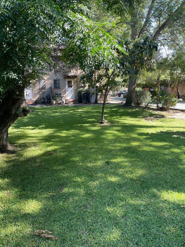 Building Photo - 2-Story 2BR 1.75 BA Duplex