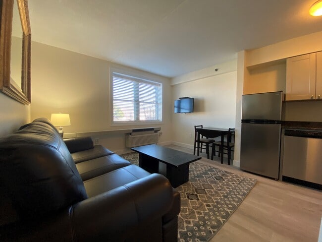 Building Photo - 44 Montvale Avenue