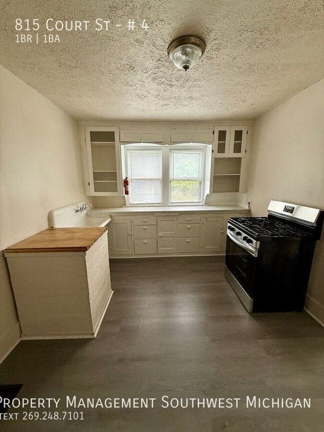 Building Photo - 815 Court St