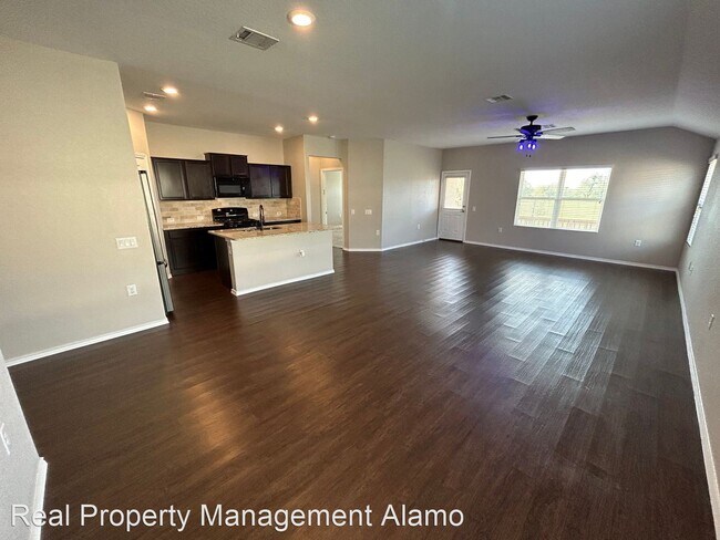 Foto del edificio - 3 br, 2 bath House - 910 Hagen Way
