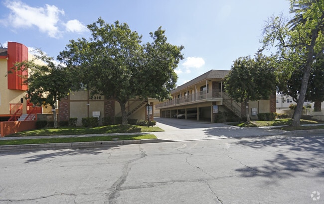Building Photo - 2314-1316 N Catalina St
