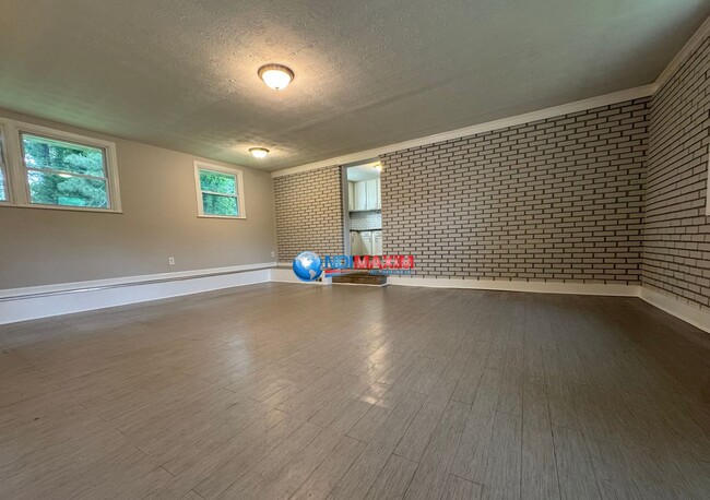Building Photo - Newly RENOVATED 3 bedrooms ranch in Stone ...