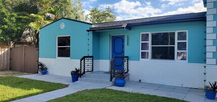 Building Photo - 1548 SW 28th Ave