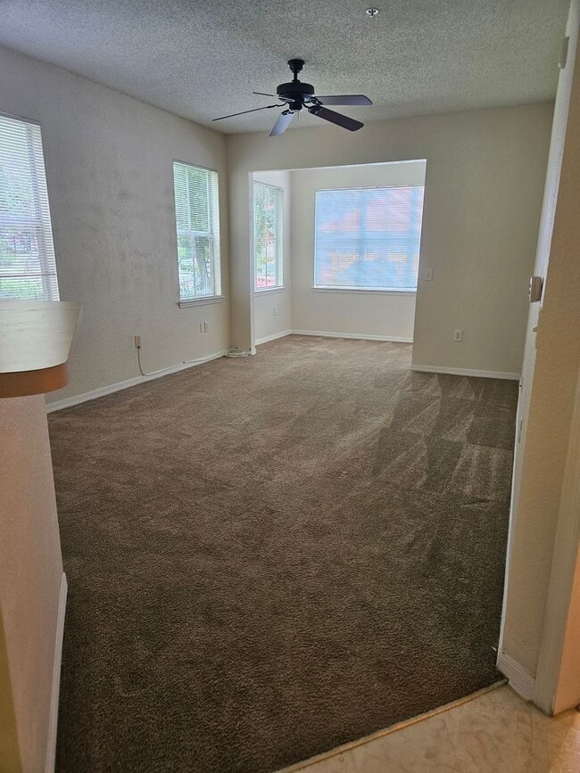 Building Photo - Beautiful First Floor, 1 Bedroom, 1 Bath, ...