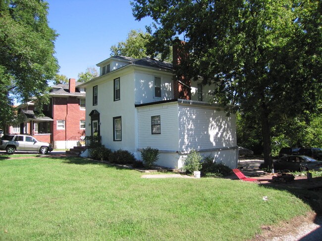 Building Photo - 518 S William St